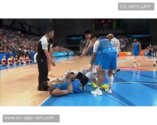 徐杰遭遇膝盖撞击半场表现不佳仅得1分1板1助离场受伤