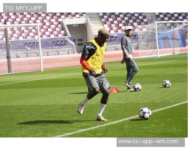 海港冬训首堂课在多哈举行新援让克劳德积极参与合练展现状态